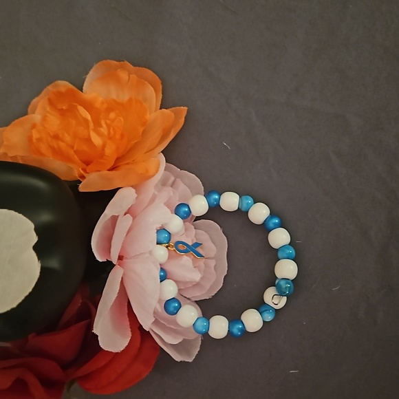 NWOT Blue Ribbon Memory Wired Bracelet - Picture 1 of 4